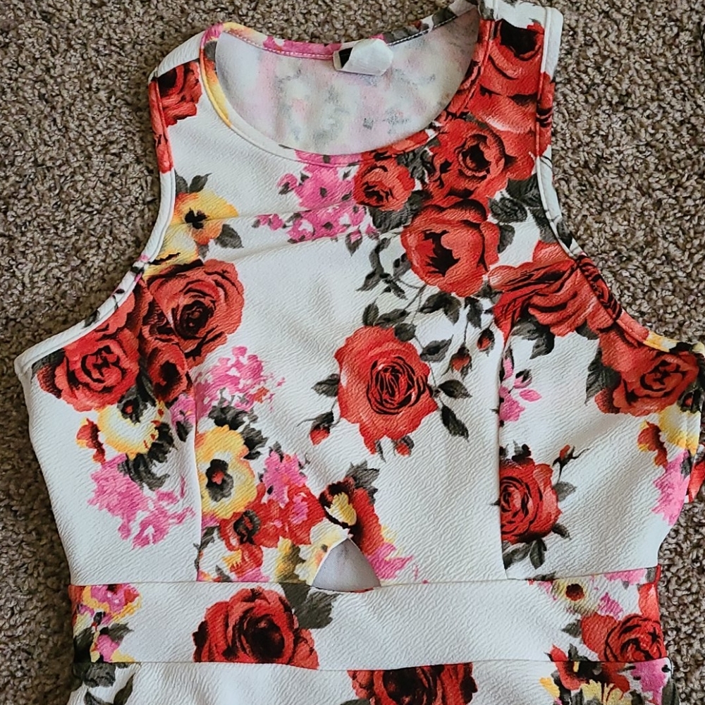 Like new floral sundress - Picture 5 of 8